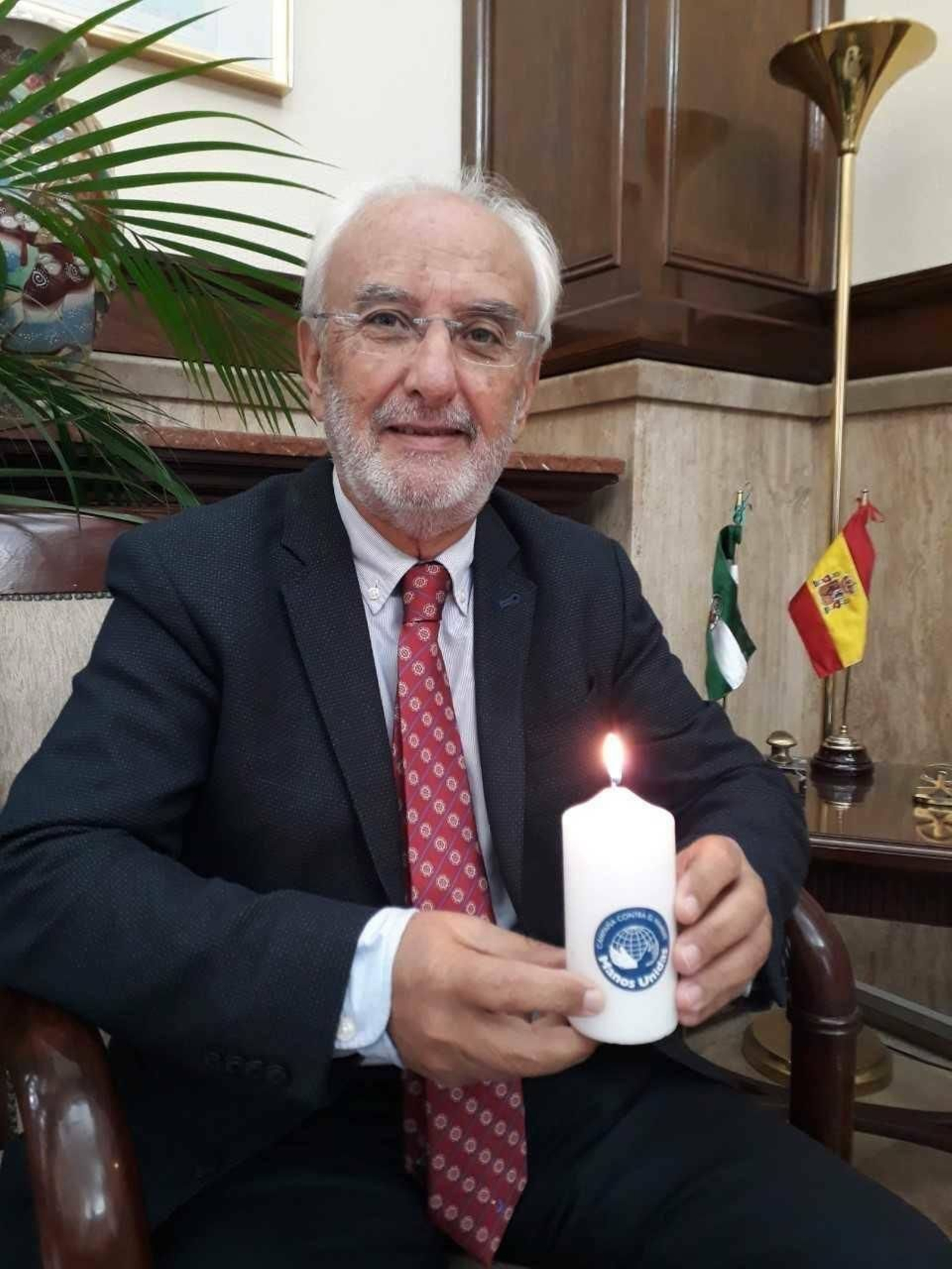 Fotogalería de la sociedad almeriense enciende la llama de la solidaridad