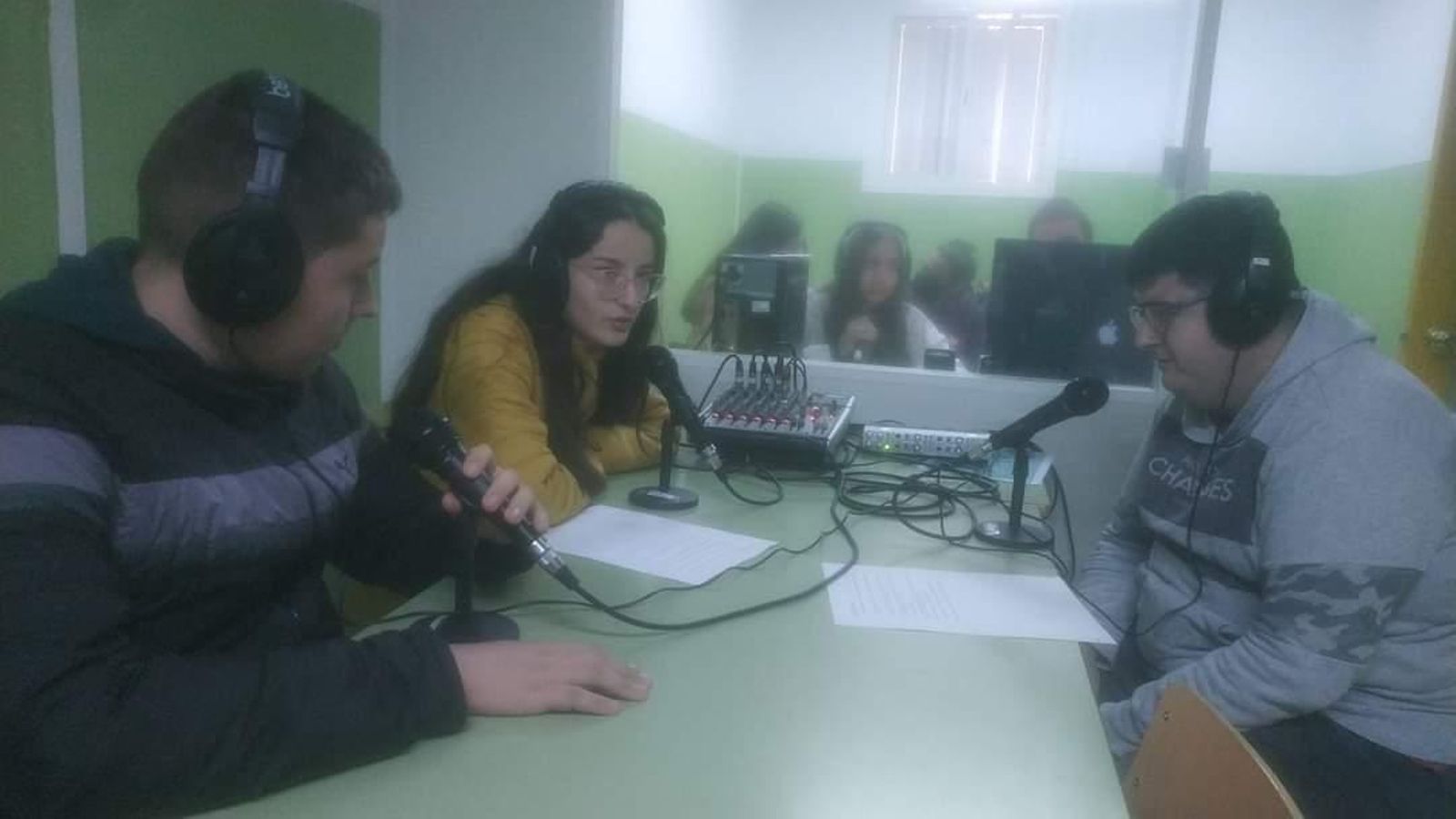 Grabación de un programa de radio dentro del programa del IES Alvareda.
