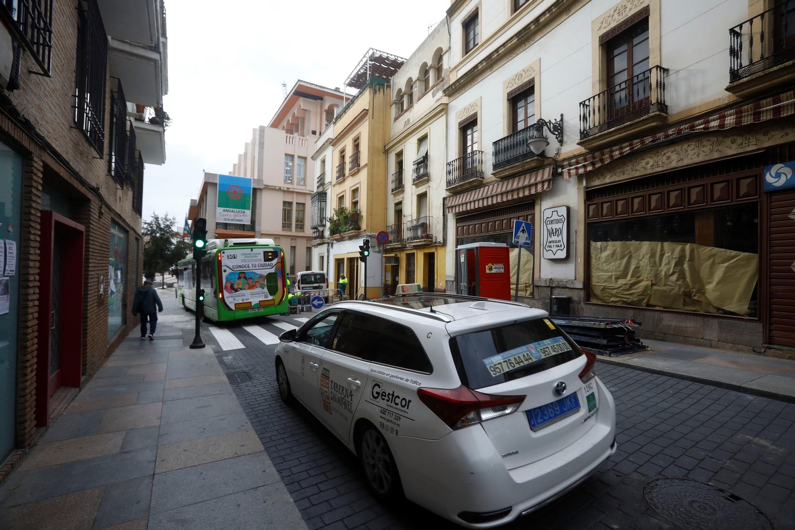 Las imágenes de la reapertura al tráfico de la calle Alfaros