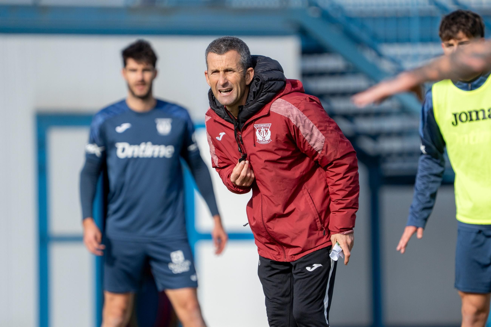 Igor Oca, el técnico del Leganés, en un entrenamiento de su equipo.