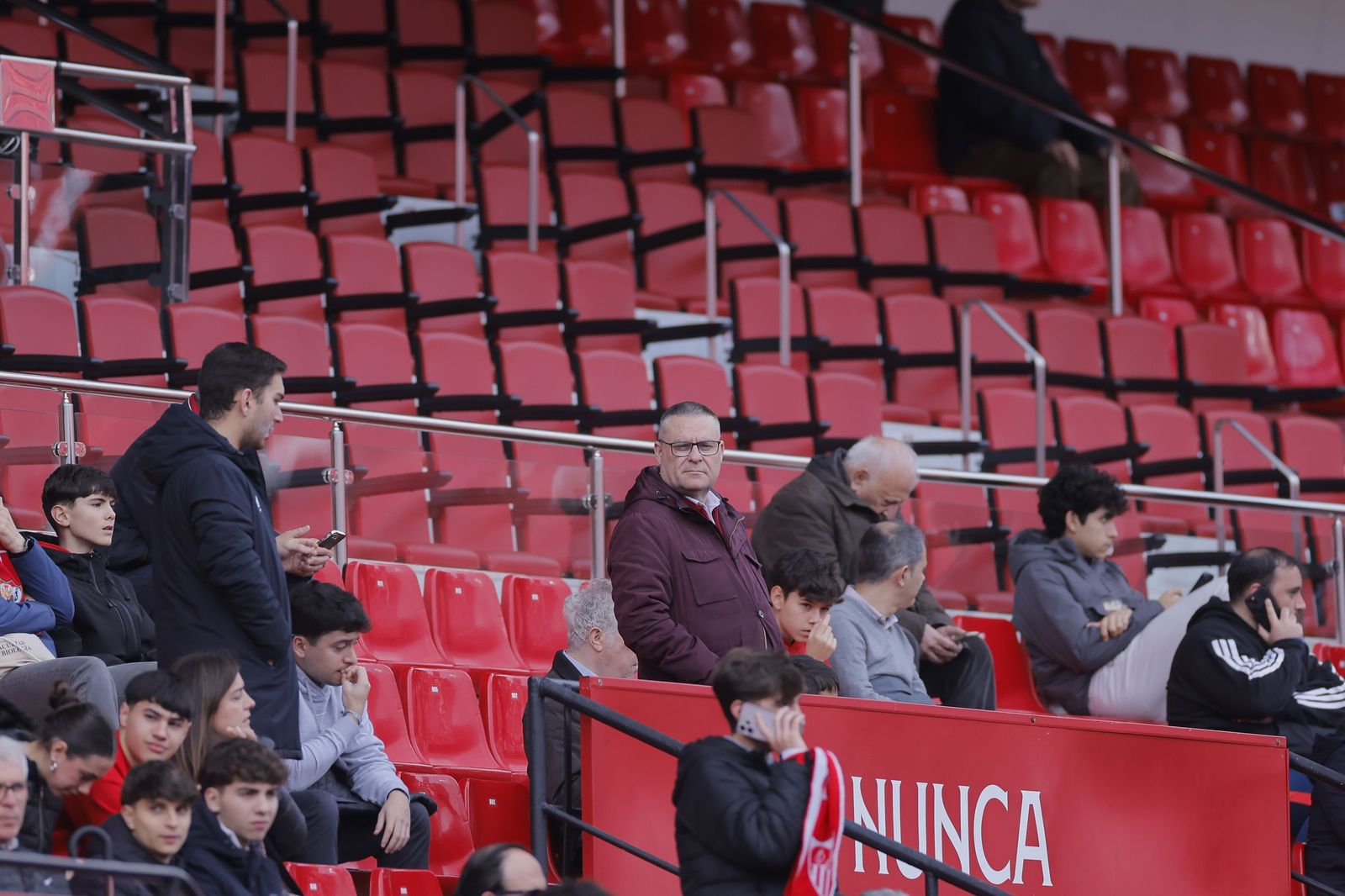 Búscate en las fotos del Sevilla - Girona