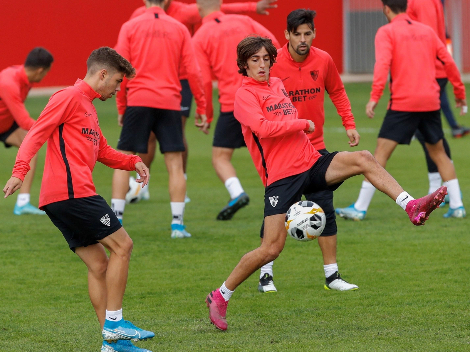 Bryan Gil, en un entrenamiento del Sevilla FC.