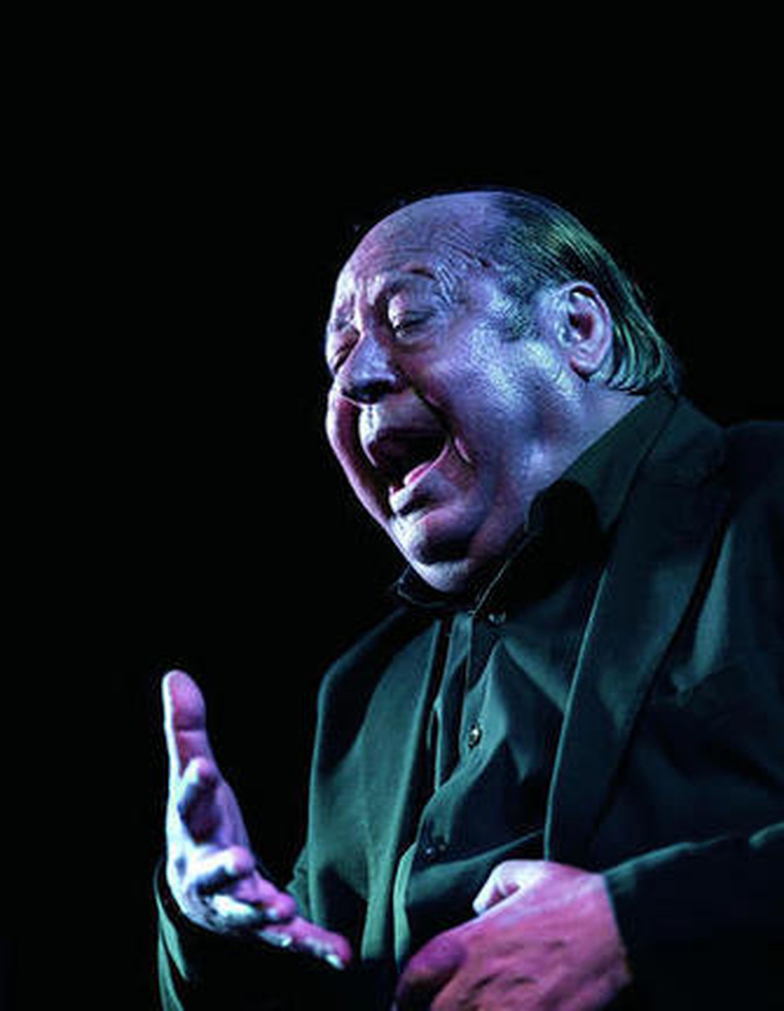 Manuel Moneo, en un momento de la actuación, en la Guarida del Ángel.