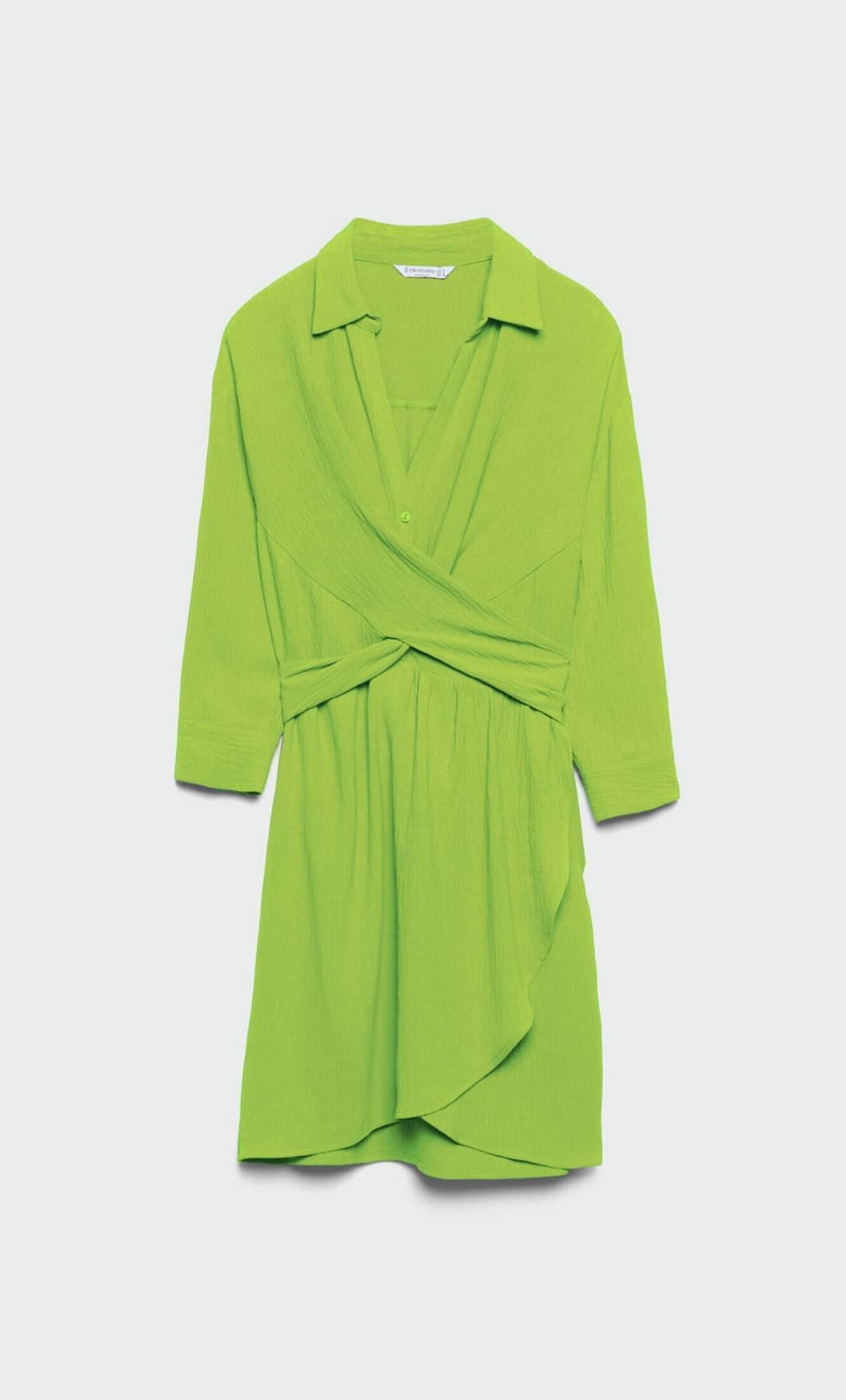 Vestido verde de Stradivarius.