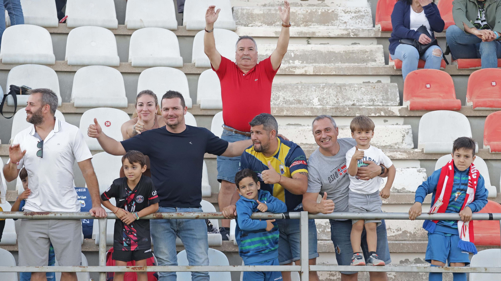 Fotos de la afición en el Nuevo Mirador
