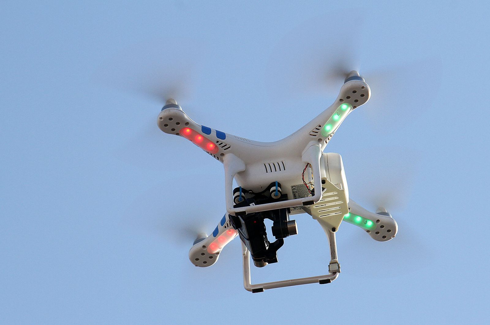 Un dron durante el vuelo.