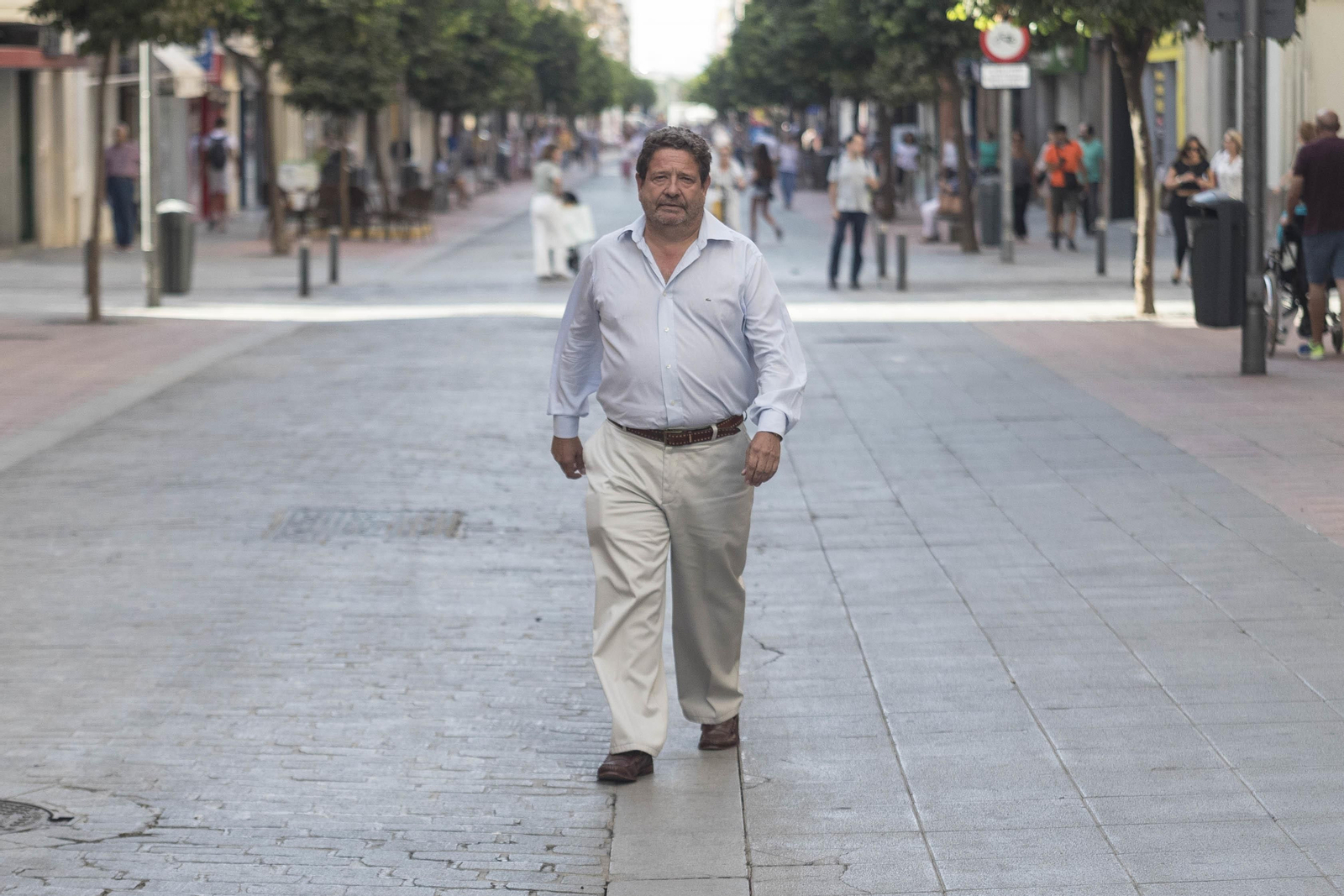 Juan Manuel López Benjumea, por la calle Asunción.