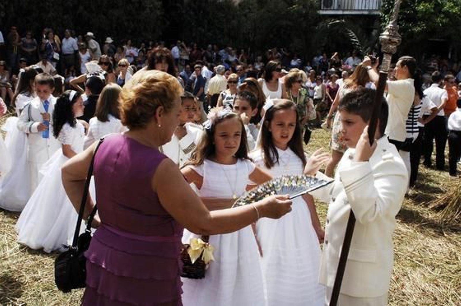 A pesar del caluroso día, ambas procesiones (declaradas de interés turístico) fueron seguidas por una gran cantidad de vecinos y visitantes. /Fotos: Ramón Aguilar

Foto: Ramon Aguilar