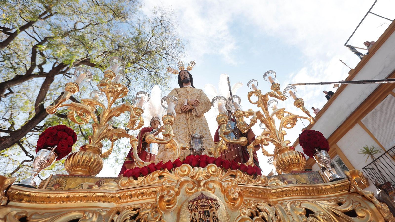 El Señor del Consuelo, a su paso por la calle Ancha.