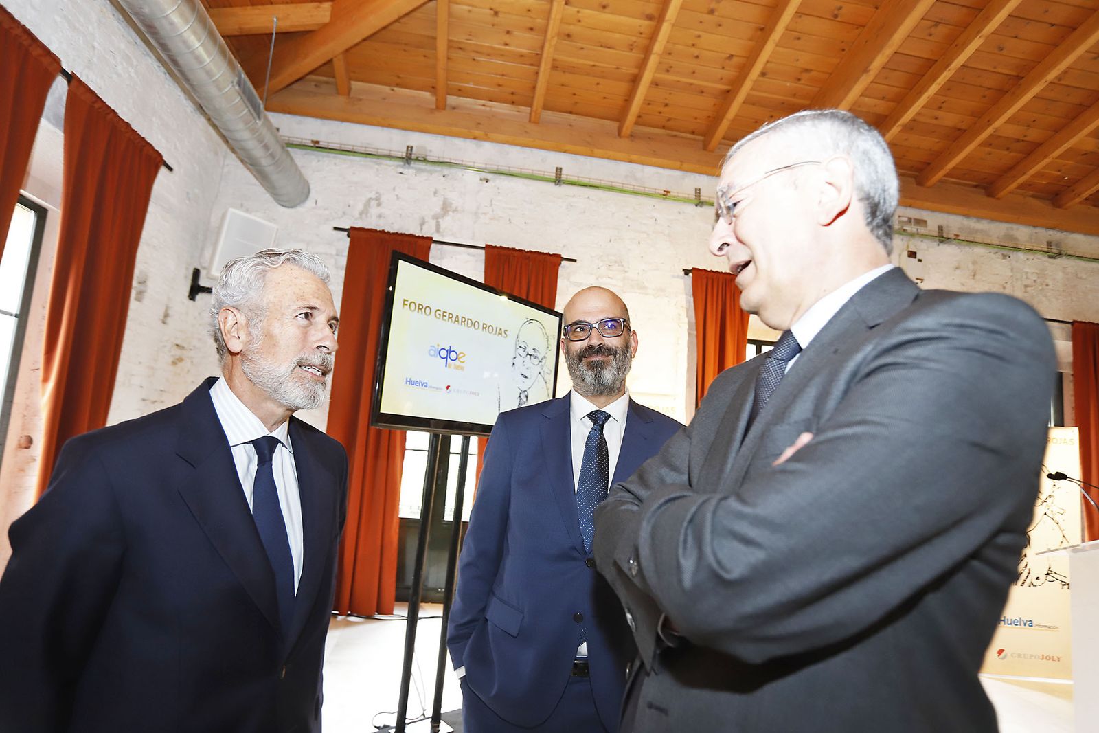 Imágenes de la recepción del Foro Gerardo Rojas de Huelva Información