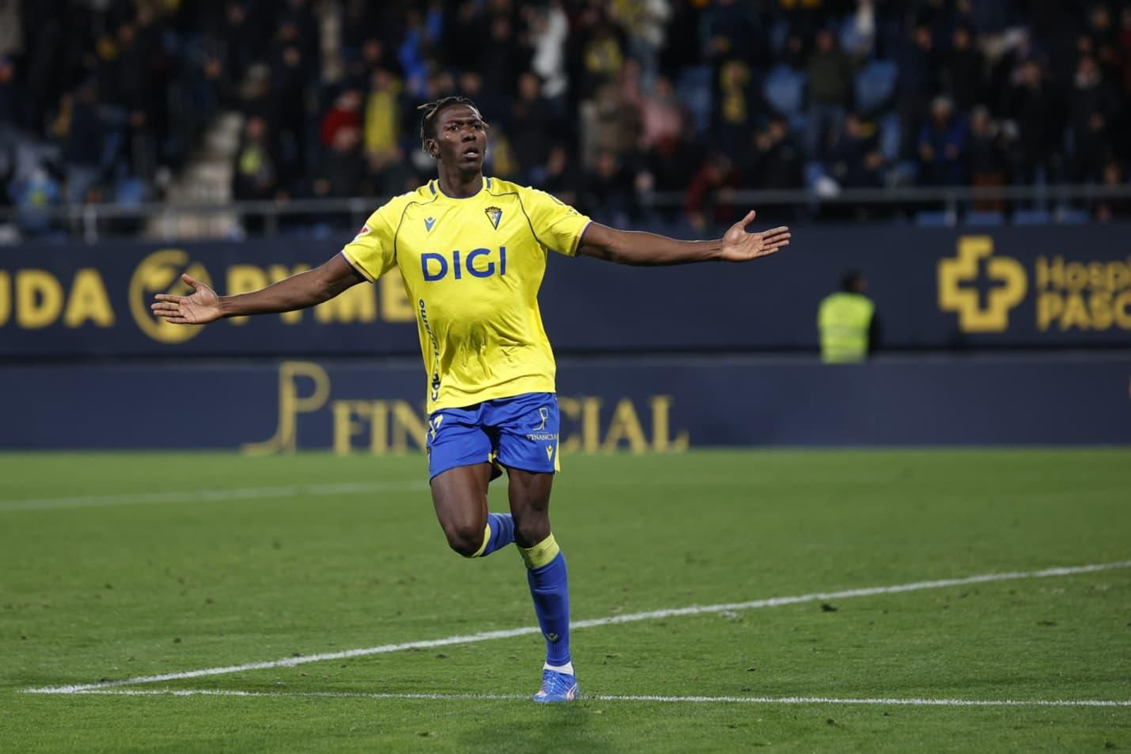 Dawda celebra uno de sus goles.