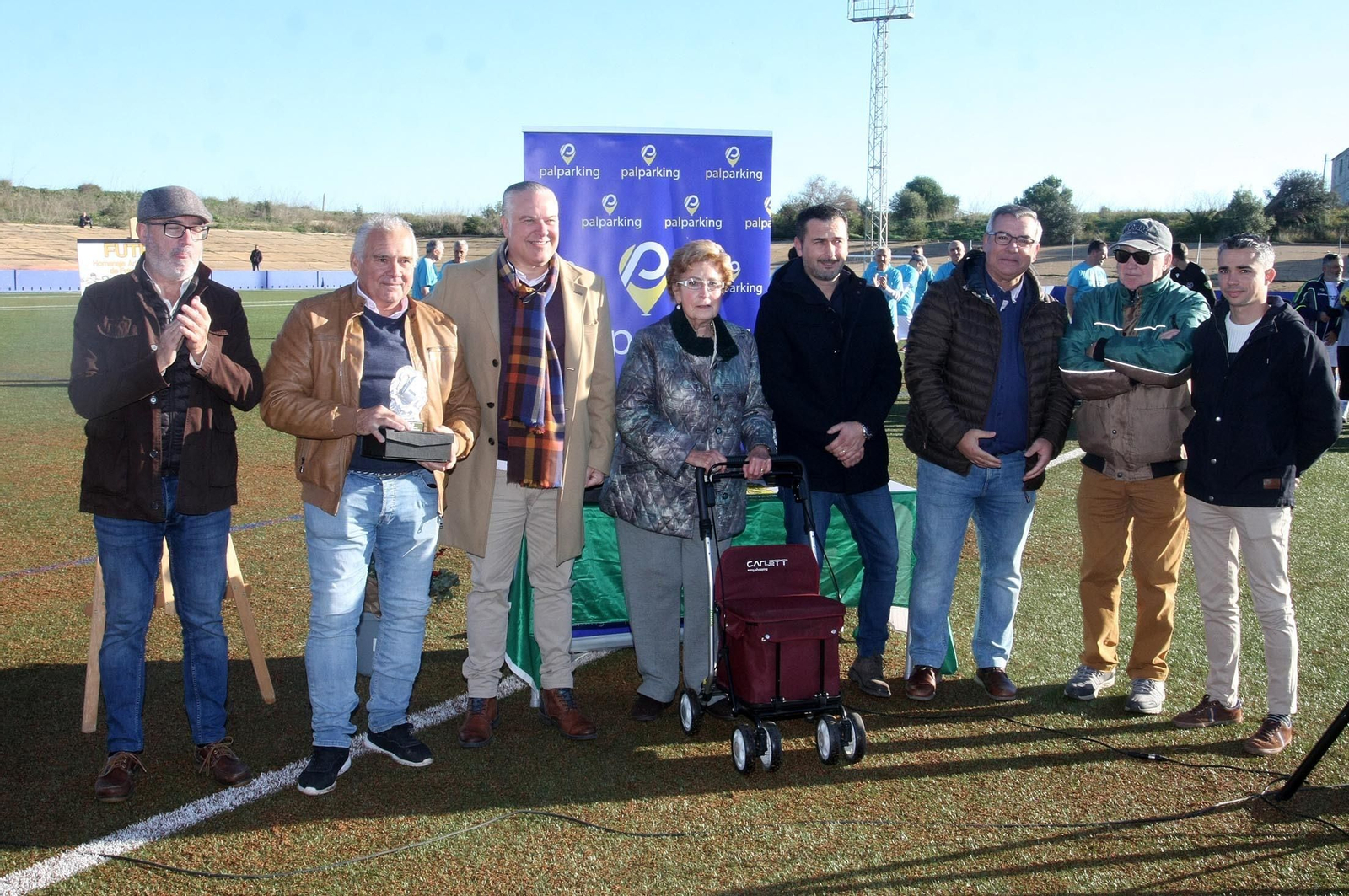 Imágenes del partido homenaje a los árbitros históricos de fútbol de Huelva