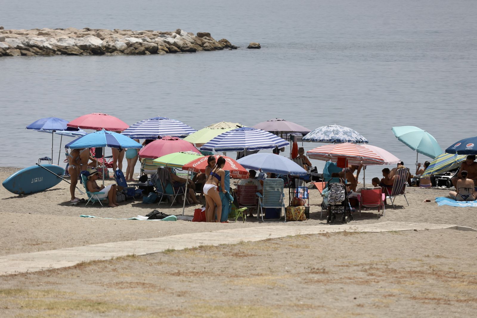 Gran ambiente en las playas de Málaga en plena jornada electoral