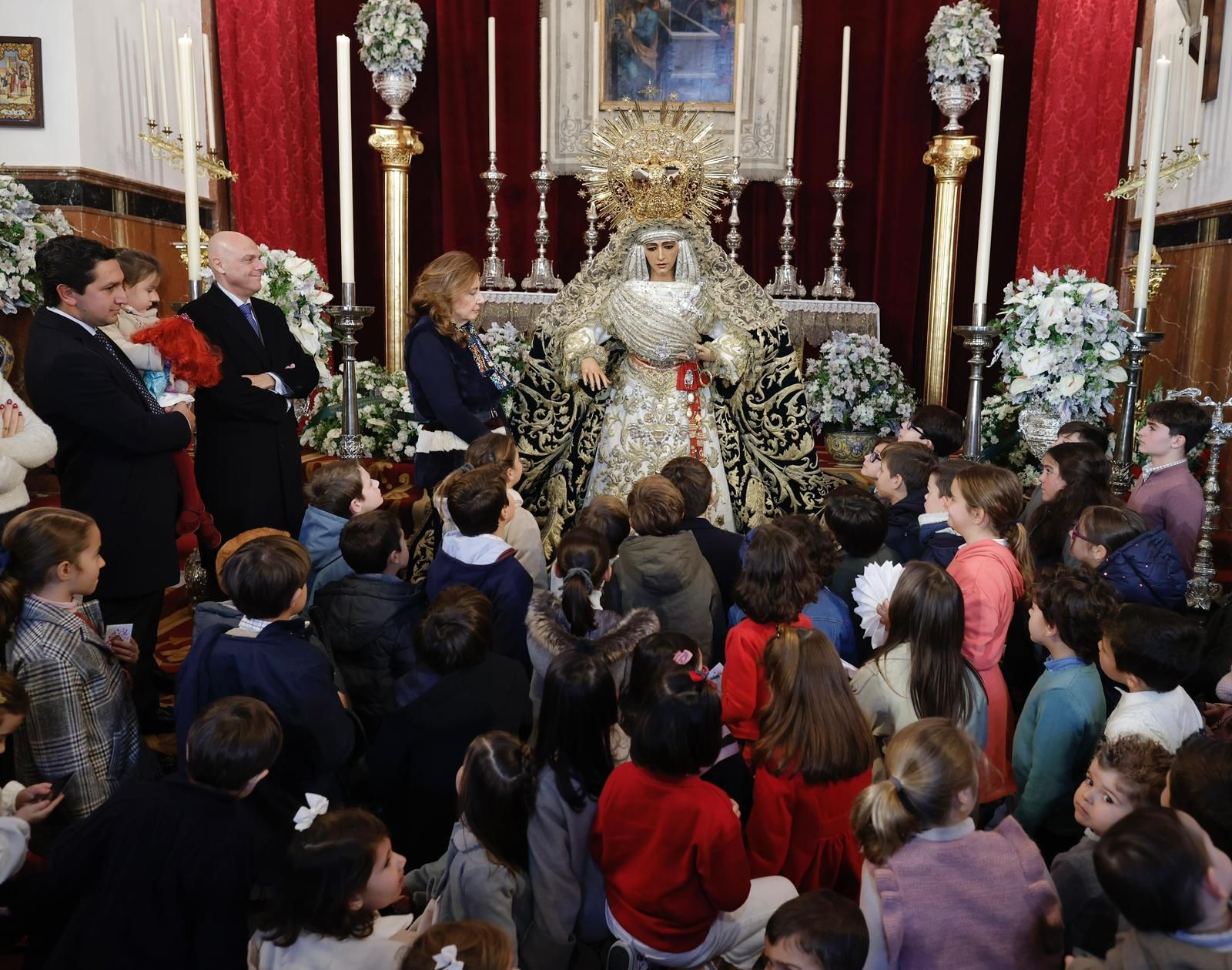 El Grupo Infantil de la corporación visitó a la Esperanza el domingo