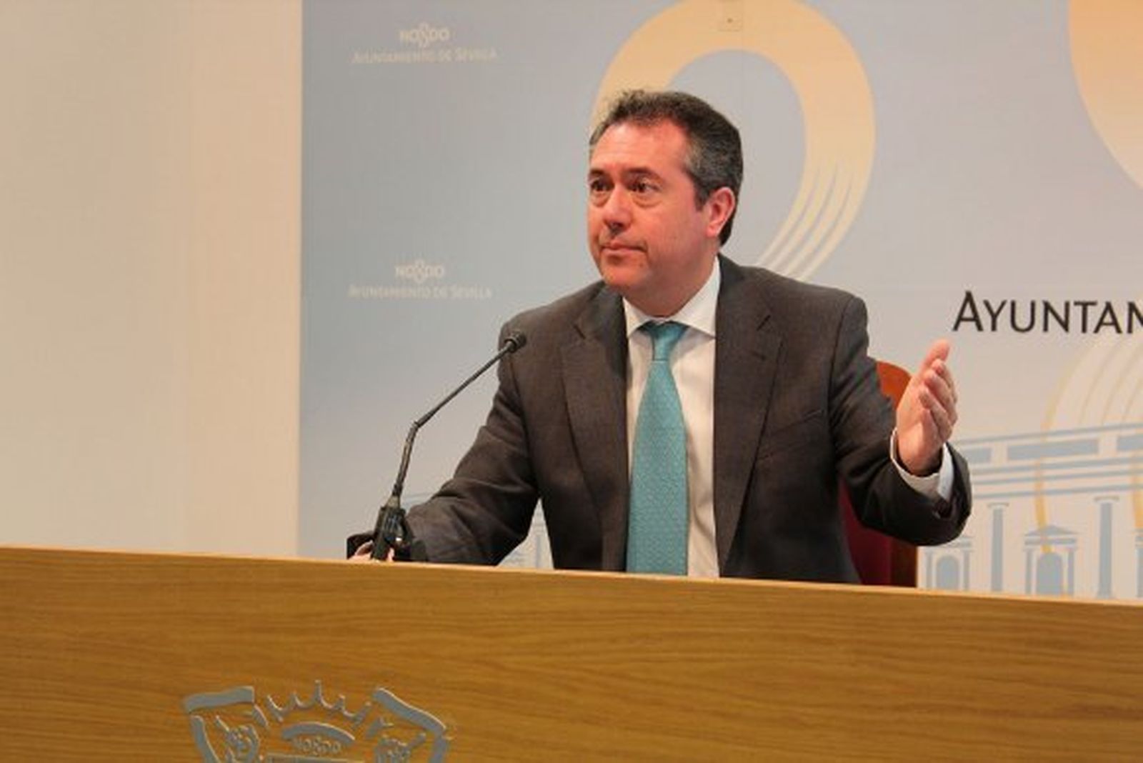 Espadas lamenta "la farsa" de Zoido en la paralización de desahucios