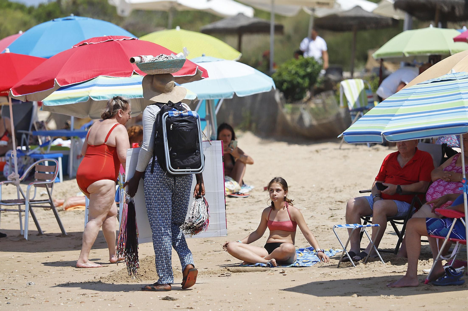 Las imágenes de la jornada de domingo en las playas de Huelva