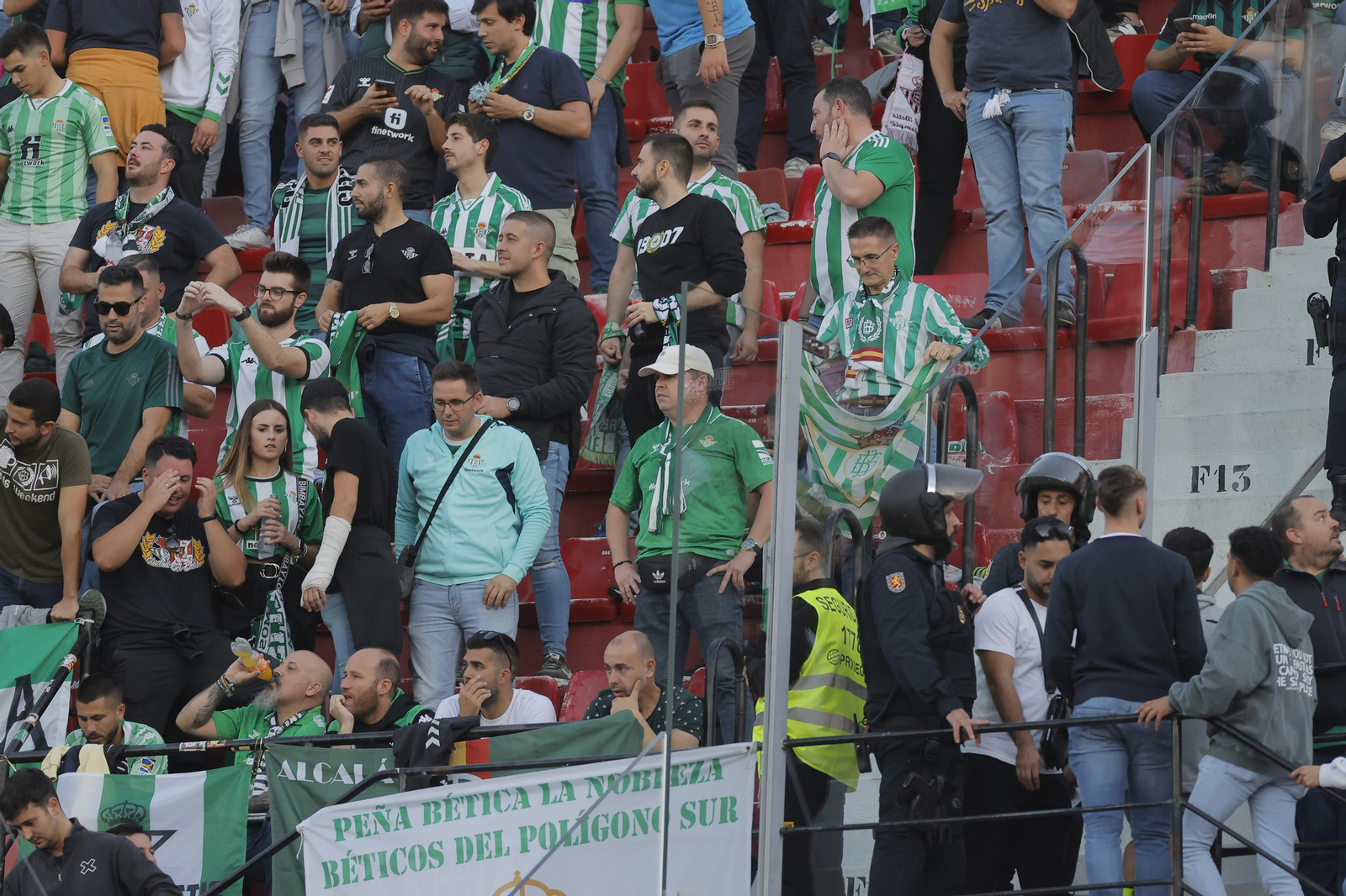 Búscate en las fotos del Sevilla-Betis