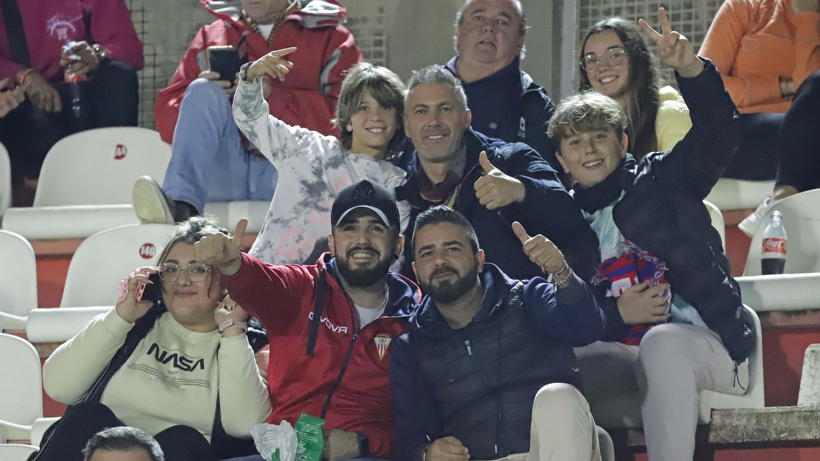 Fotos de la afición durante el Clásico en el Nuevo Mirador