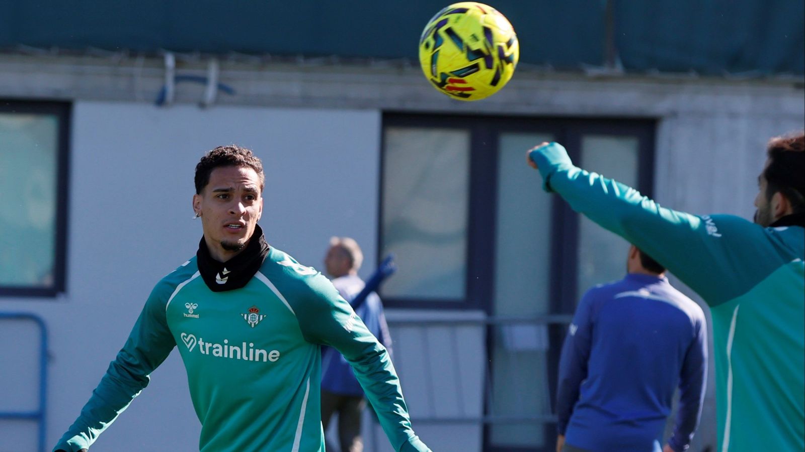 Antony, en un entrenamiento con el Betis.