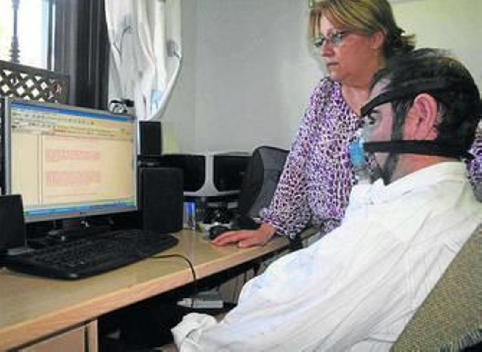 Otro afectado por la Esclerosis Lateral Amiotrófica se beneficia del uso de aplicaciones informáticas para comunicarse.