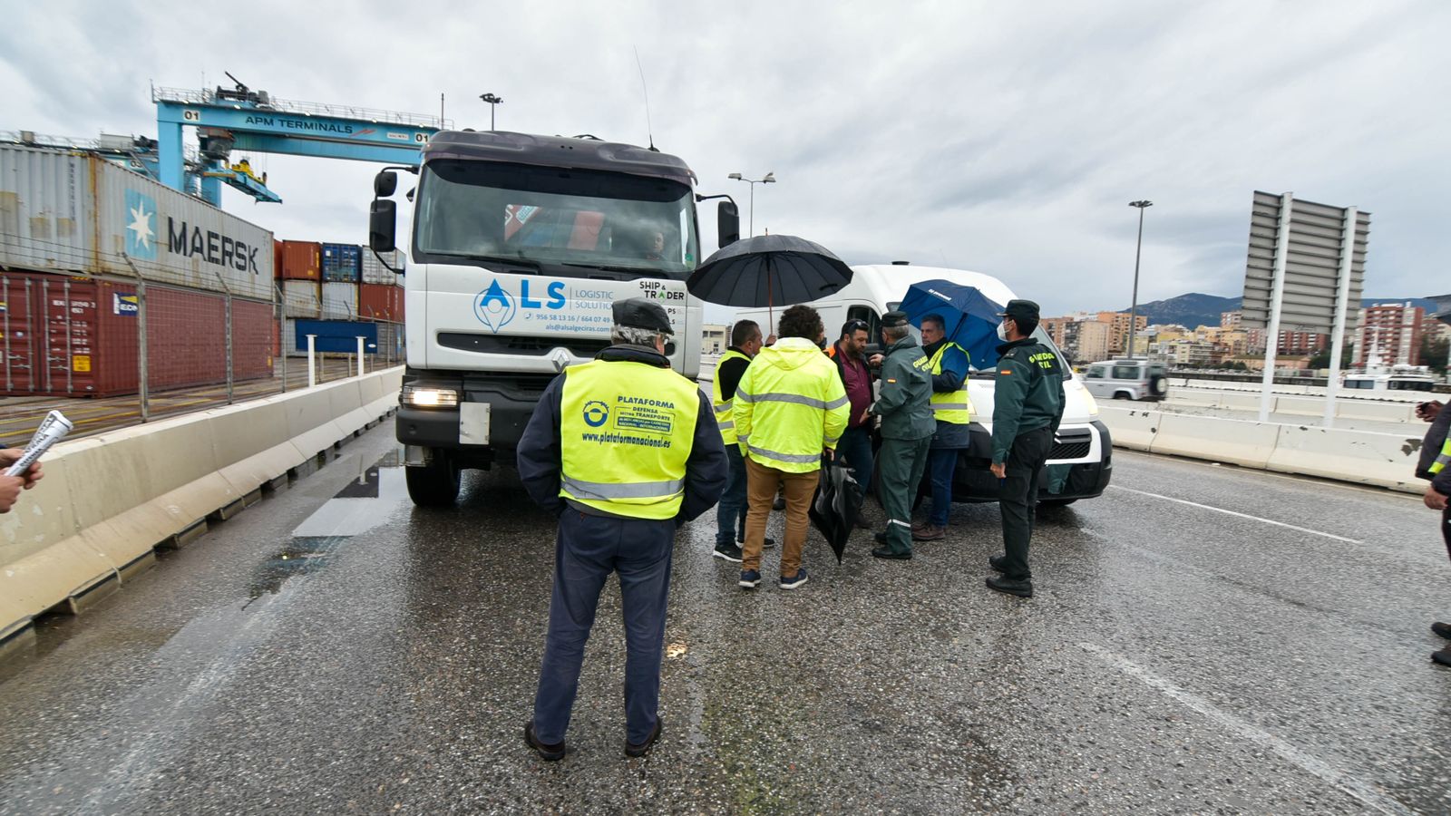 Piquetes por la huelga de camioneros en el Puerto de Algeciras.