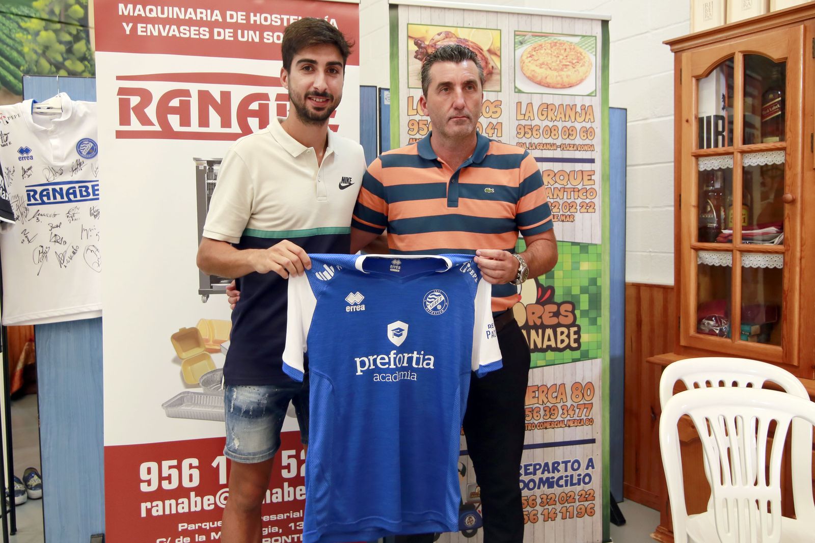 Fran Ávila, junto a Edu Villegas en su presentación en el Grupo Ranabe.