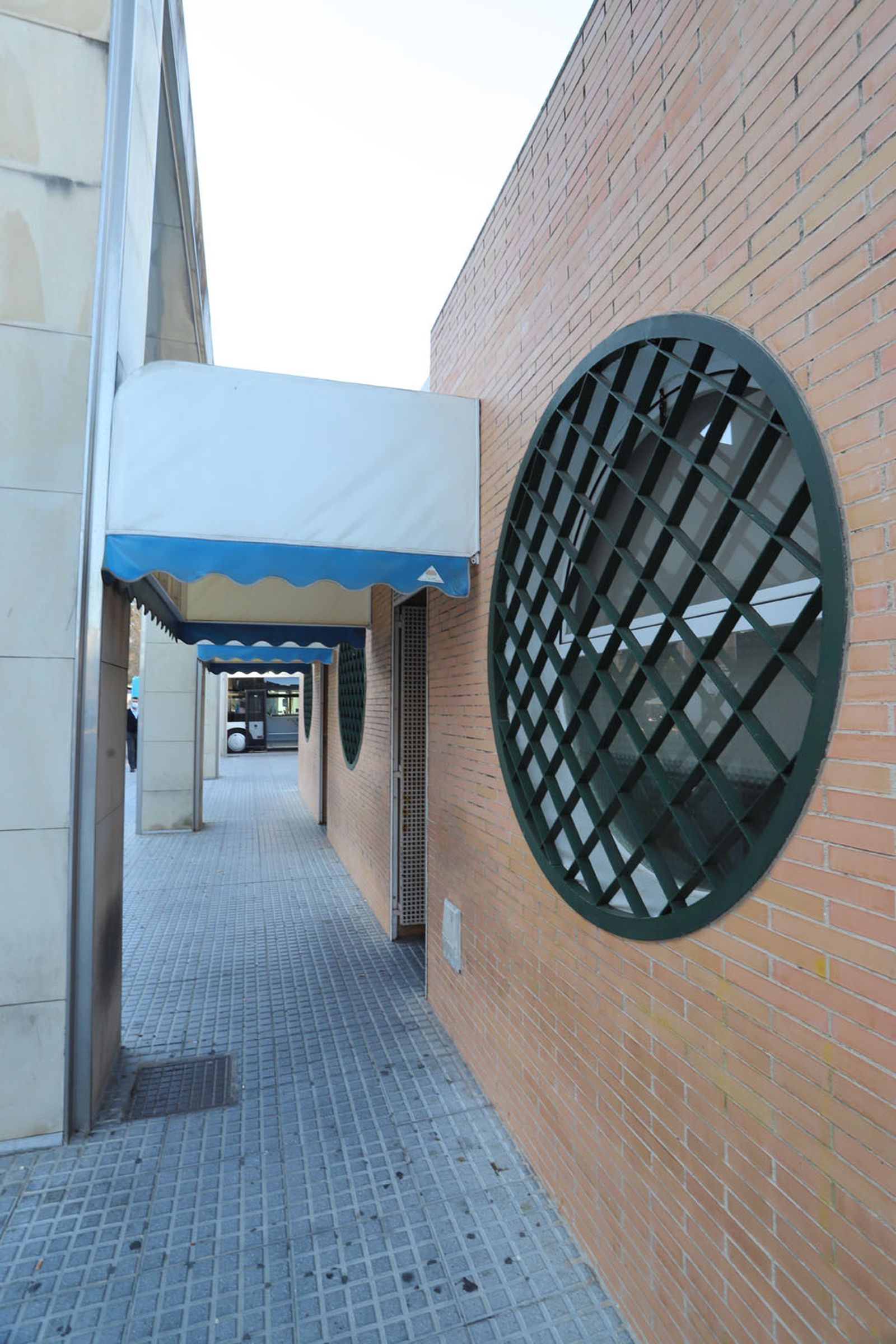 Edificio que actualmente tiene Emtusa en la parada central de Zafra.