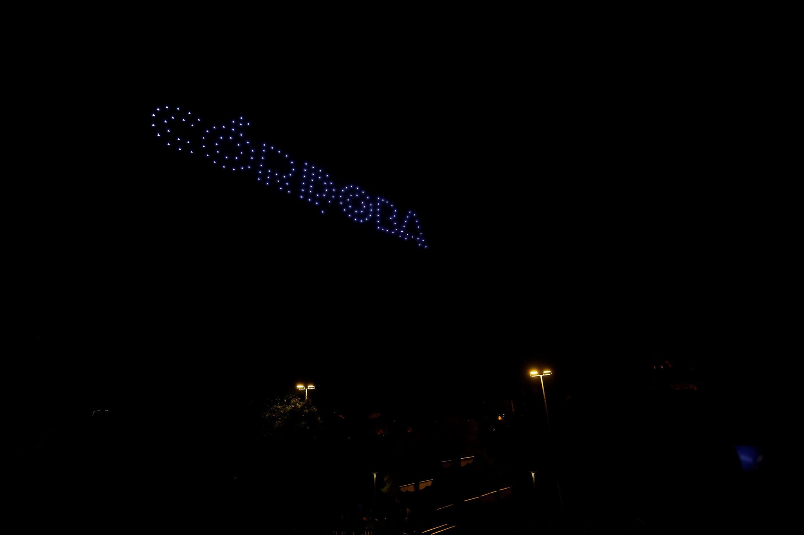 Un espectáculo de drones dibuja 'un cuento de Navidad' en el cielo de Córdoba