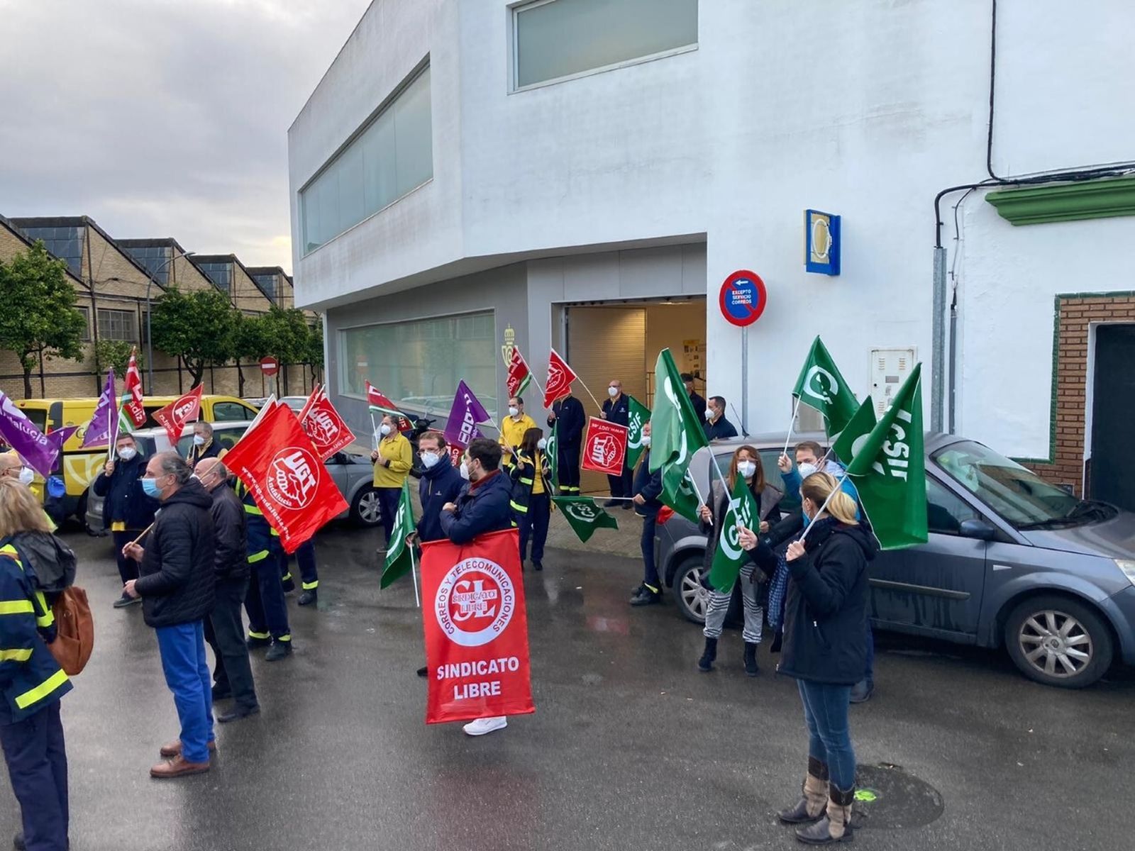 Una imagen de la protesta celebrada en la  Unidad de Reparto número 2 de Correos en Jerez