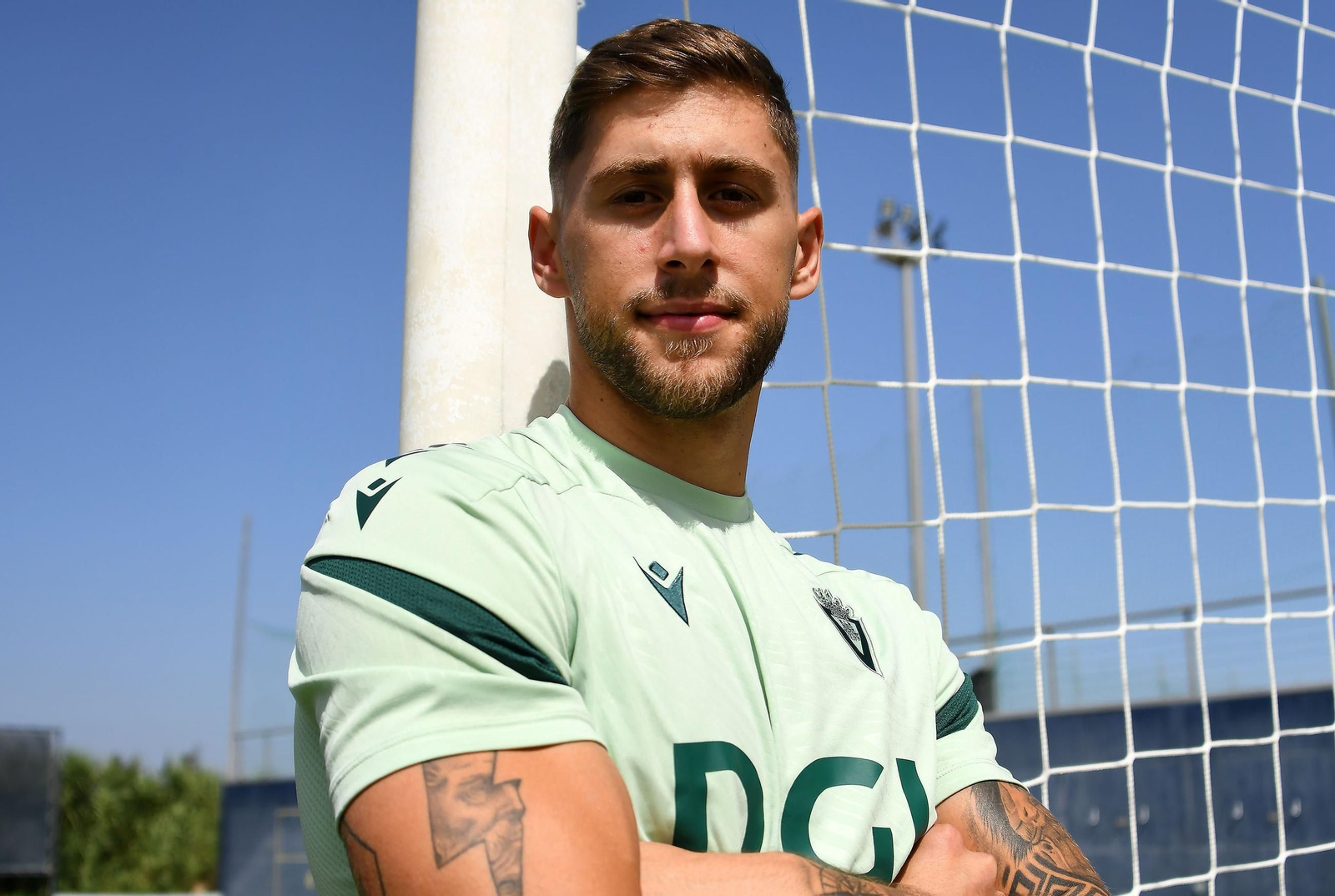 Jorge Moreno luce en El Rosal con la ropa de entrenamiento.