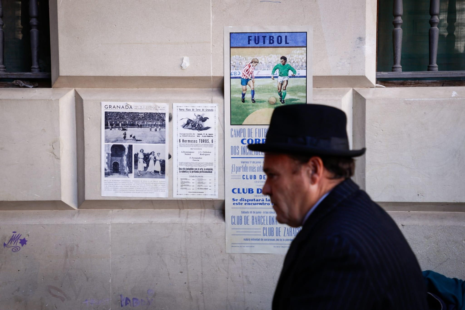 Fotos: así es el rodaje de la película de Los Javis en la plaza de Santa Ana de Granada