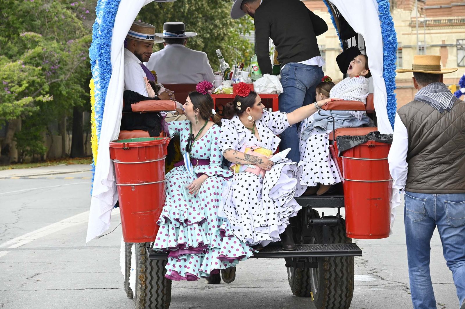 Imágenes de los carros de la Hermandad del Rocío de Huelva