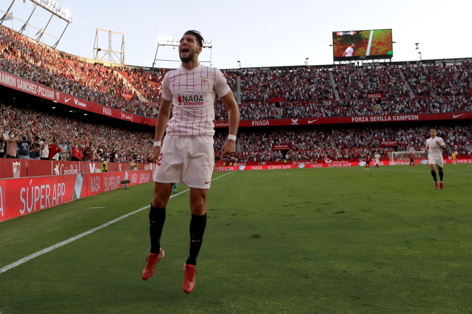 Rafa Mir celebra su gol en el Ramón Sánchez-Pizjuán.