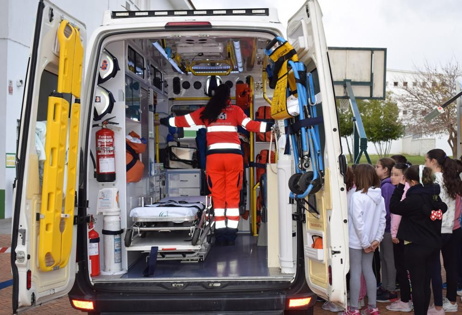 La actividad del 061 en el colegio Don Juan González de Los Barrios.