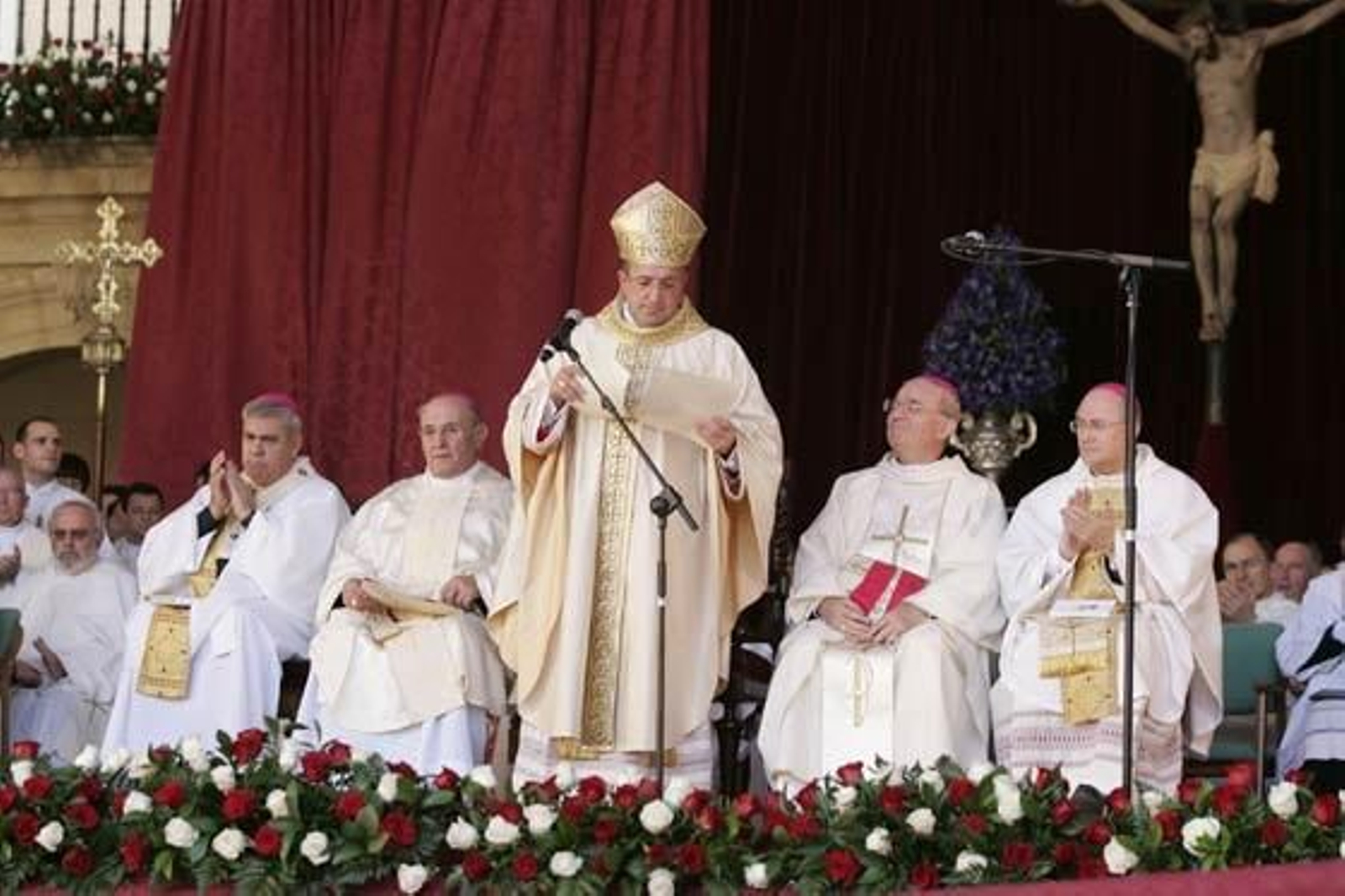 La plaza de Las Palomas estaba a rebosar de gente.

Foto: Javier Alonso