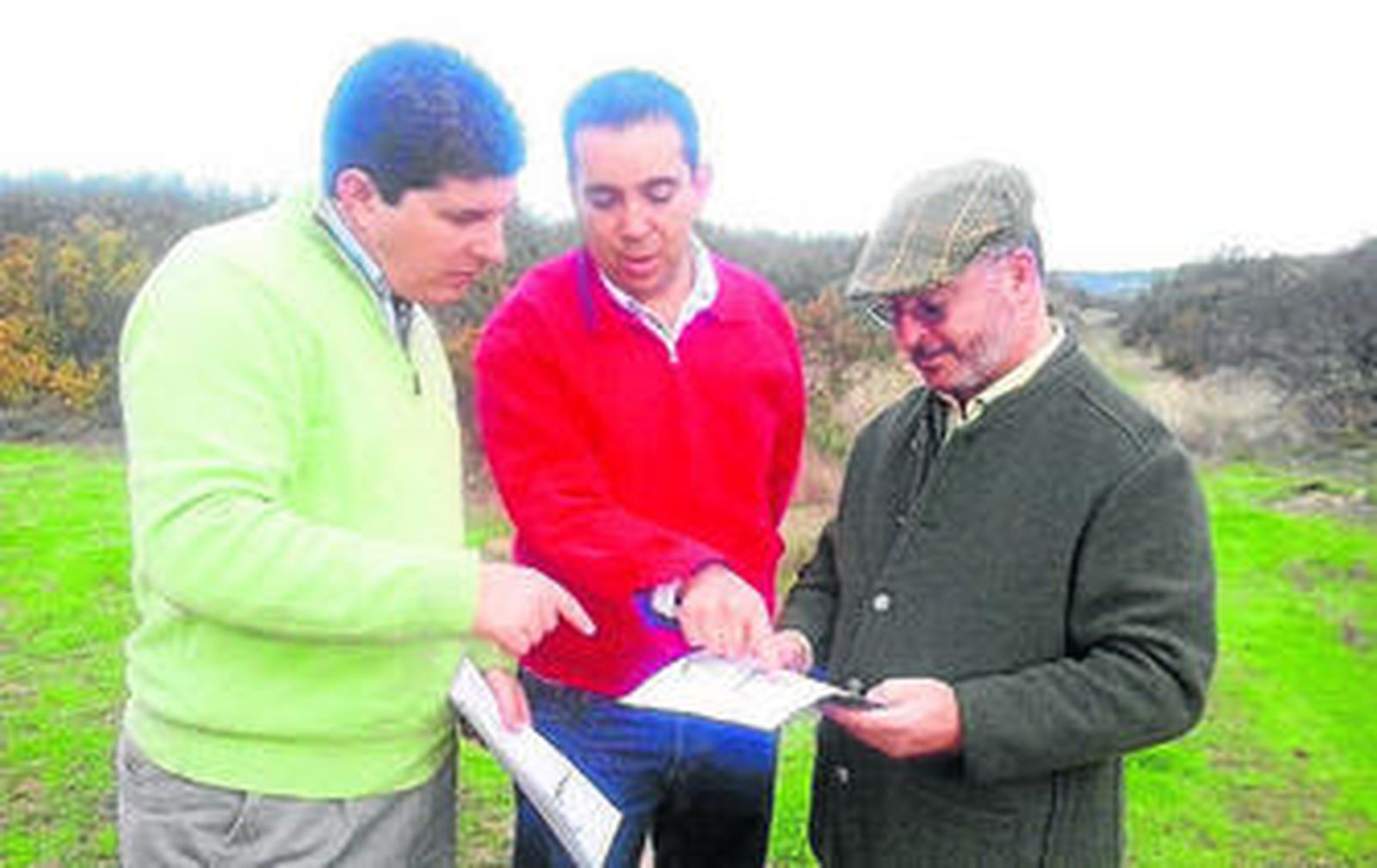 Francisco Cejudo, arquitecto; Gonzalo Domínguez, edil, y Juan Luz. promotor.