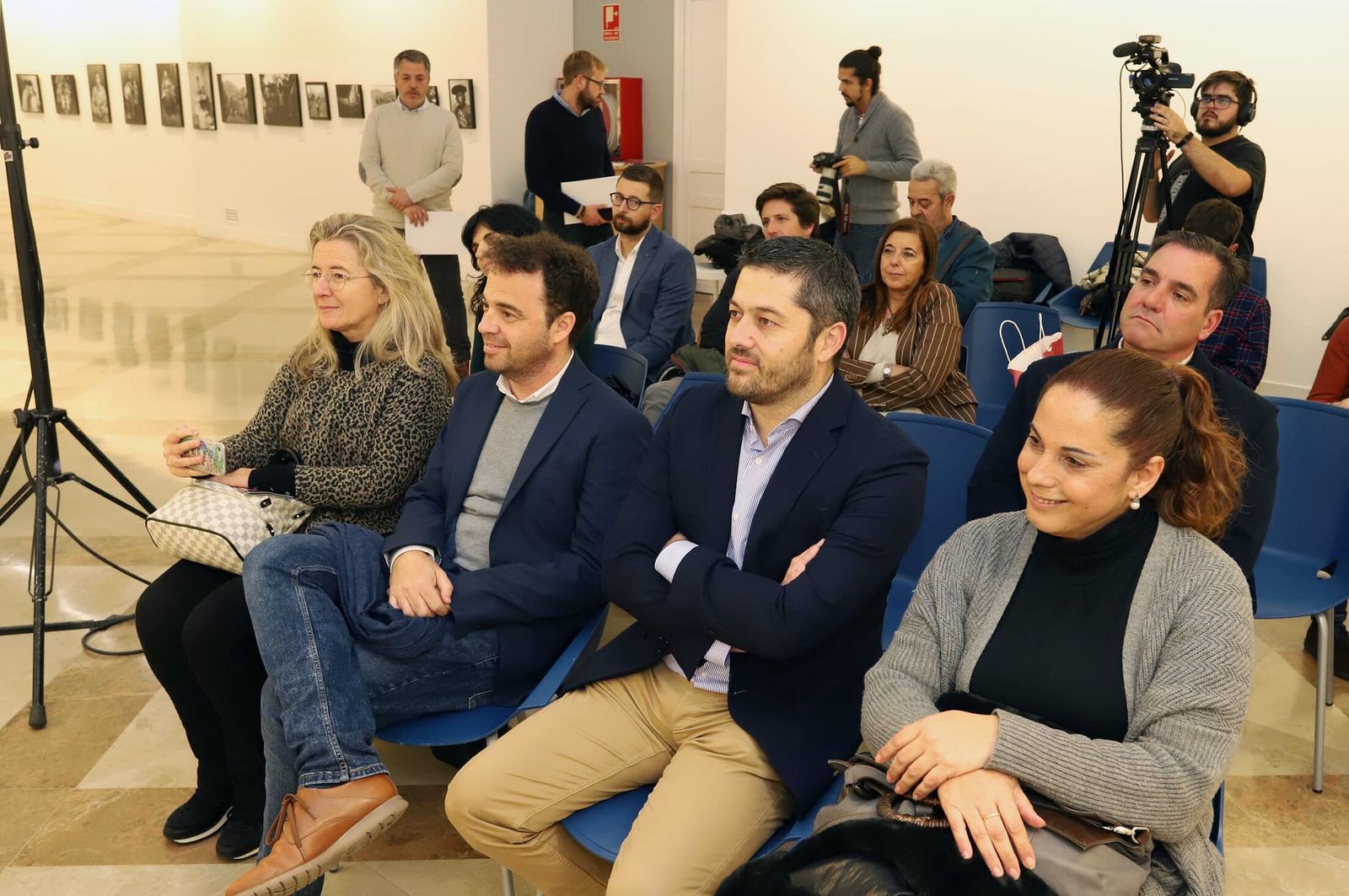 Imágenes de la entrega del premio "Cine y valores" de Huelva Información a "Hora América" de RNE en el Festival de Huelva Cine Iberoamericano