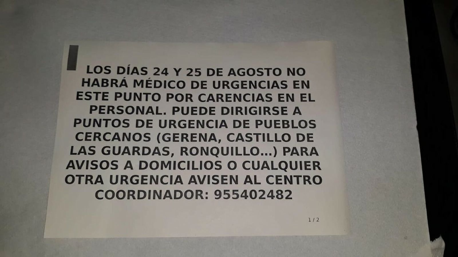 Cartel en el centro de salud anunciando que no habría médico durante el fin de semana en El Garrobo.