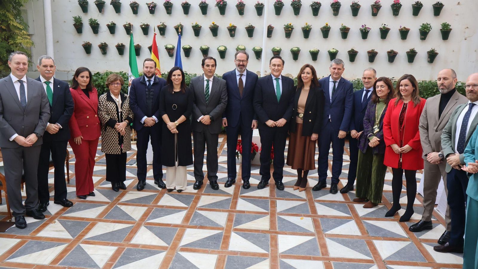 Responsables institucionales de la Junta de Andalucía, en la Delegación del Gobierno de la calle San Felipe
