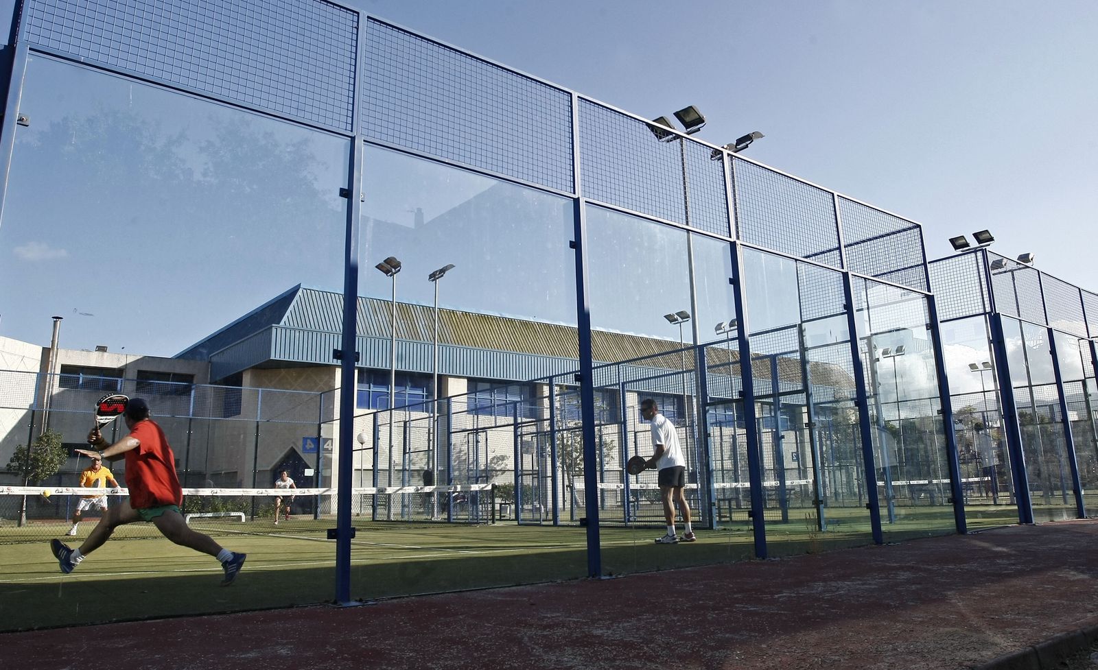 Las pistas de pádel del pabellón municipal de Algeciras.