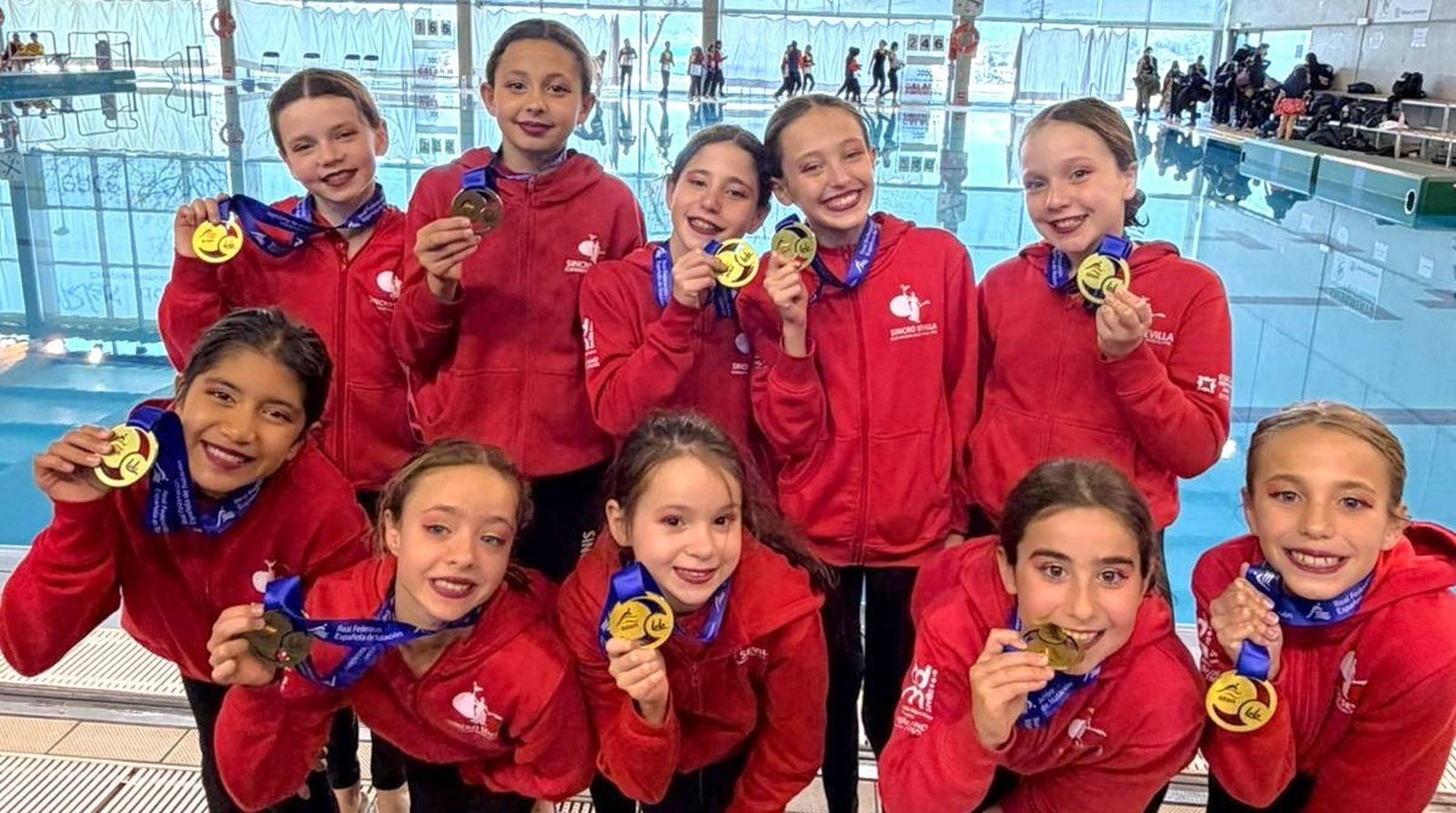El equipo alevín del Sincro Sevilla, campeón de España en la rutina libre combinada.