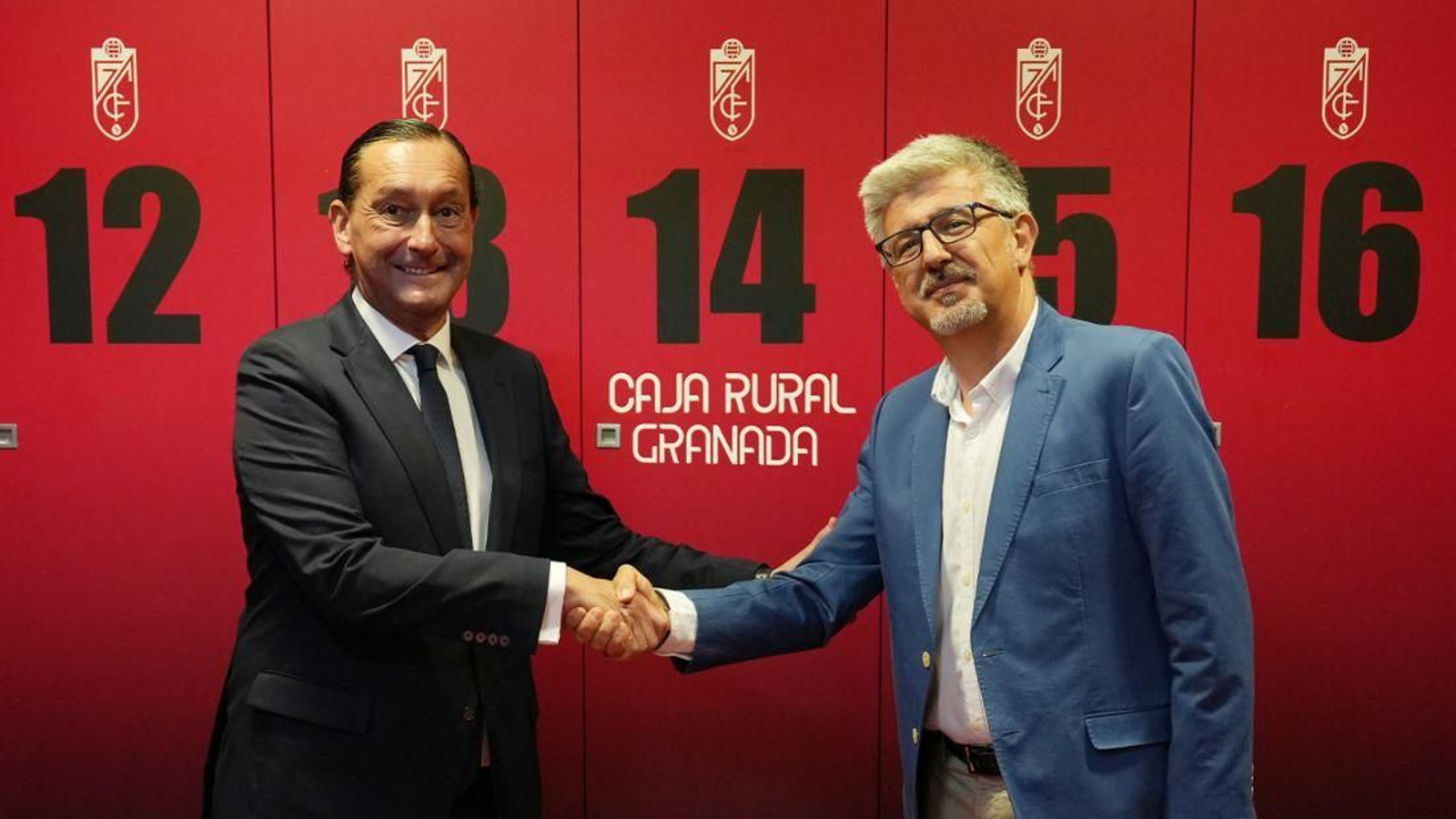 García (i) y Hernández tras la firma del acuerdo García (i) y Hernández tras la firma del acuerdo