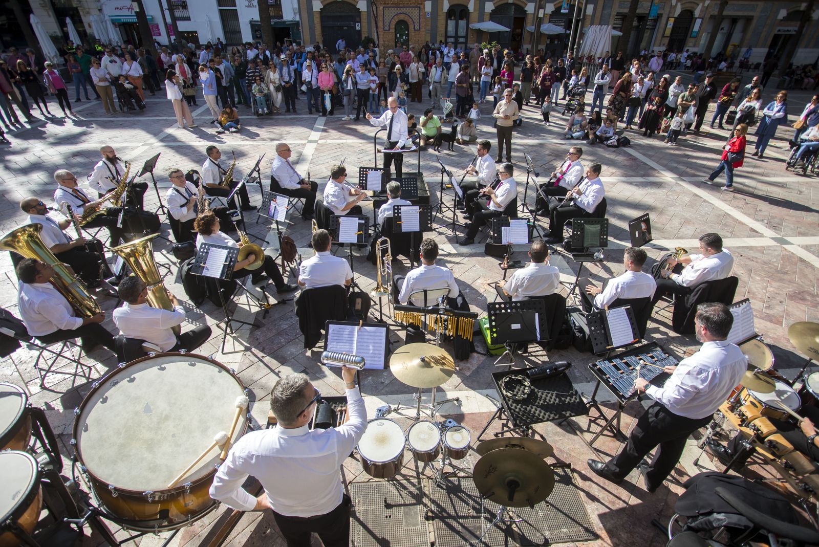 Concierto de la Banda Sinfónica de Huelva en la plaza de las Monjas.