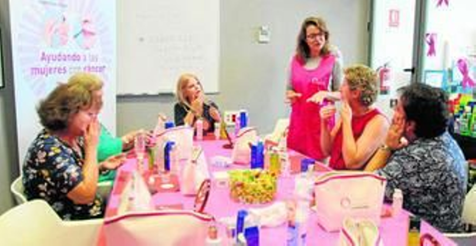 Taller de maquillaje para ponerse guapa y reducir los signos visibles de la enfermedad