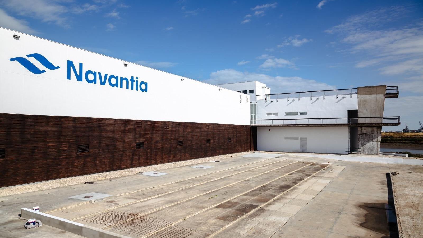 Nuevas instalaciones de Navantia en San Fernando, habilitadas en el edifico concebido originalmente como el Parque de la Historia y el Mar. Nuevas instalaciones de Navantia en San Fernando, habilitadas en el edifico concebido originalmente como el Parque de la Historia y el Mar.