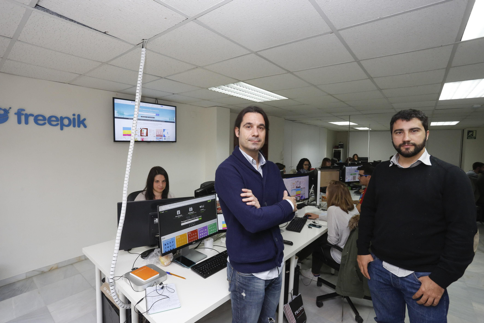Pablo Sánchez Blanes y Joaquín Cuenca, dos de los socios de Freepik, en la empresa.