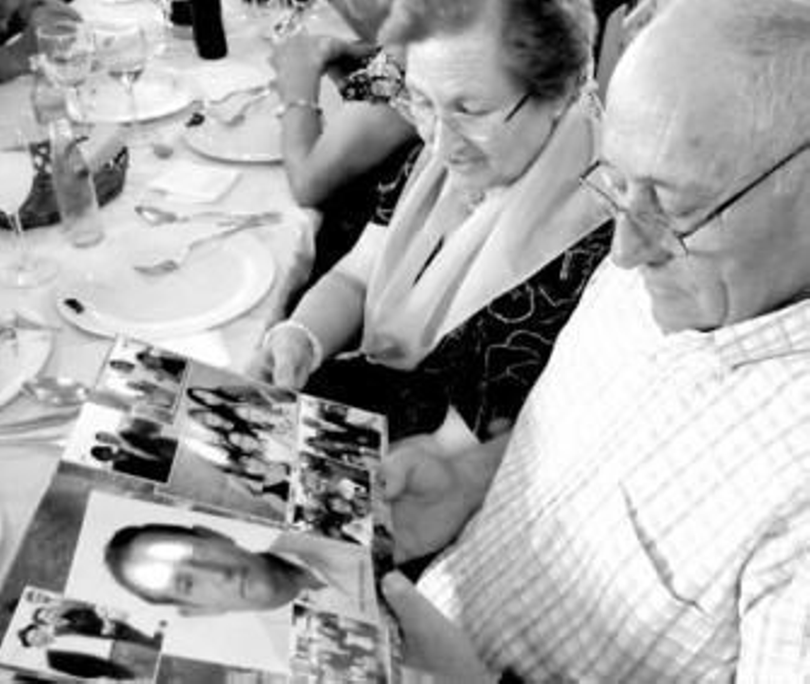 Juan y Adelaida, padres de cinco hijos y nueve nietos a los que pronto se sumará otro.