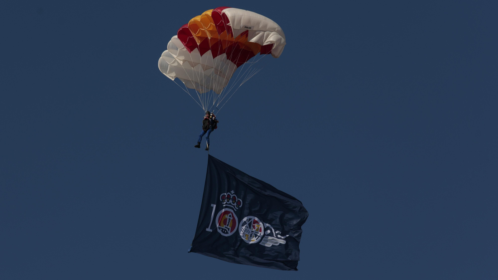 Imágenes de la exhibición aérea en Tablada con motivo de su centenario