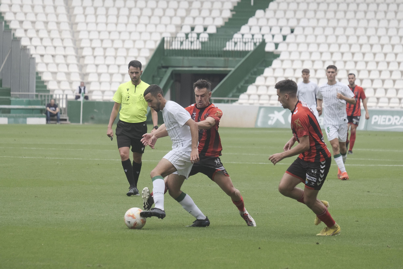 La victoria del Córdoba B ante el Salerm Puente Genil, en imágenes