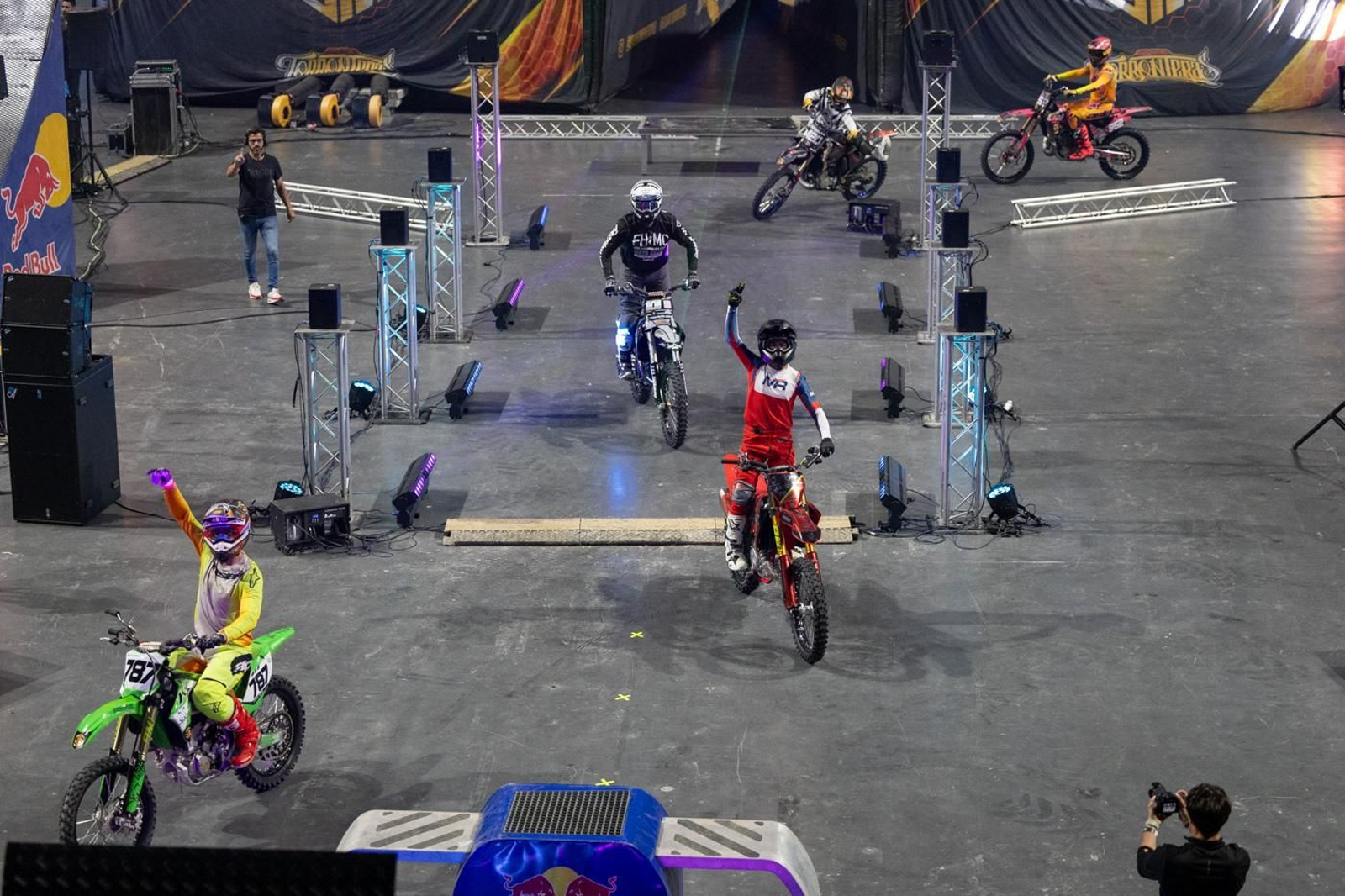 En imágenes: el Soloflow Freestyle enamora en Jaén con acrobacias y espectáculo en estado puro